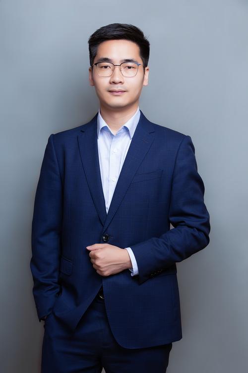 周三英 视觉与舞美负责人